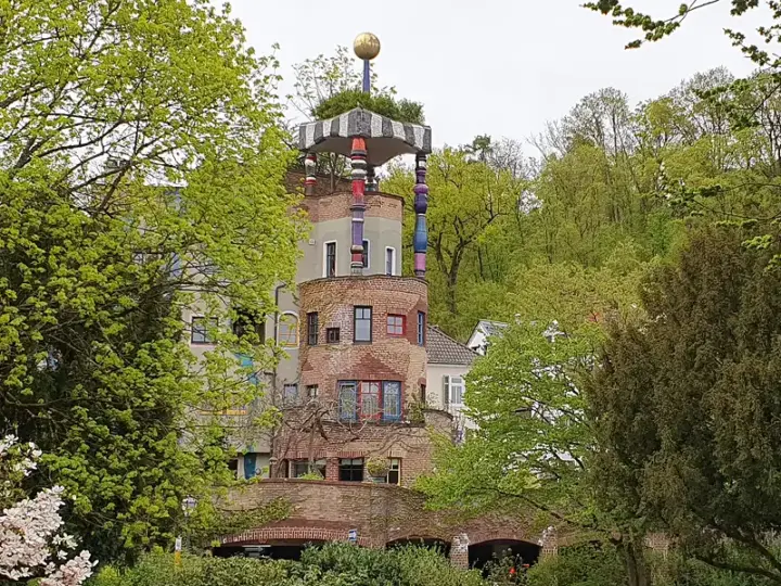 Mehr Wald wagen: Familienführung und Vortrag zu Hundertwassers Naturideen