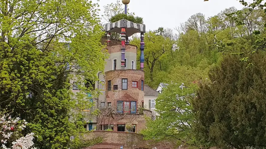 Mehr Wald wagen: Familienführung und Vortrag zu Hundertwassers Naturideen