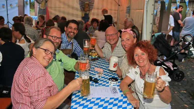 Feiern, tanzen, genießen: Die Wespen bringen Wallau in Sommerlaune