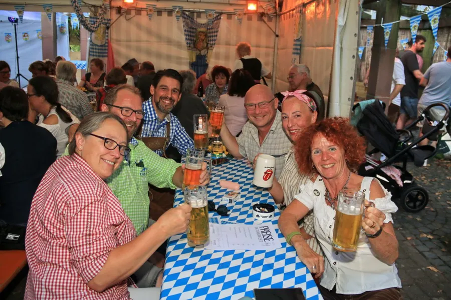 Feiern, tanzen, genießen: Die Wespen bringen Wallau in Sommerlaune