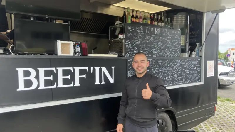 Neuer Burger-Foodtruck in Hofheim: Super-Streetfood direkt neben dem TÜV