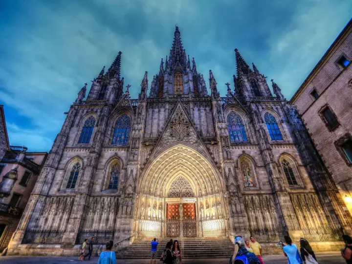 Mit der SNH nach Barcelona: Winterreise verbindet Kultur und Genuss