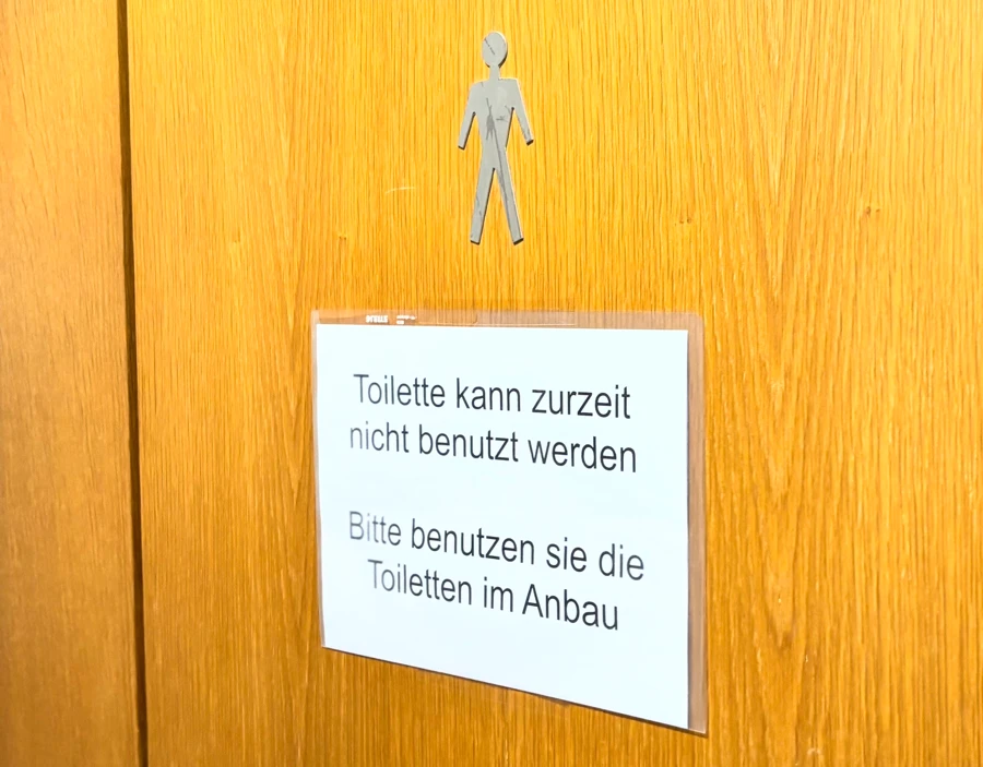 Stillstand auf dem stillen Örtchen – das Klo-Dilemma im Hofheimer Rathaus