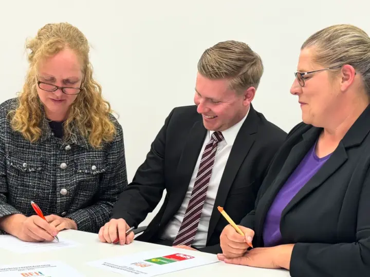 Neues „Bündnis für Hofheim“: BfH, Grüne und SPD beschließen Zusammenarbeit