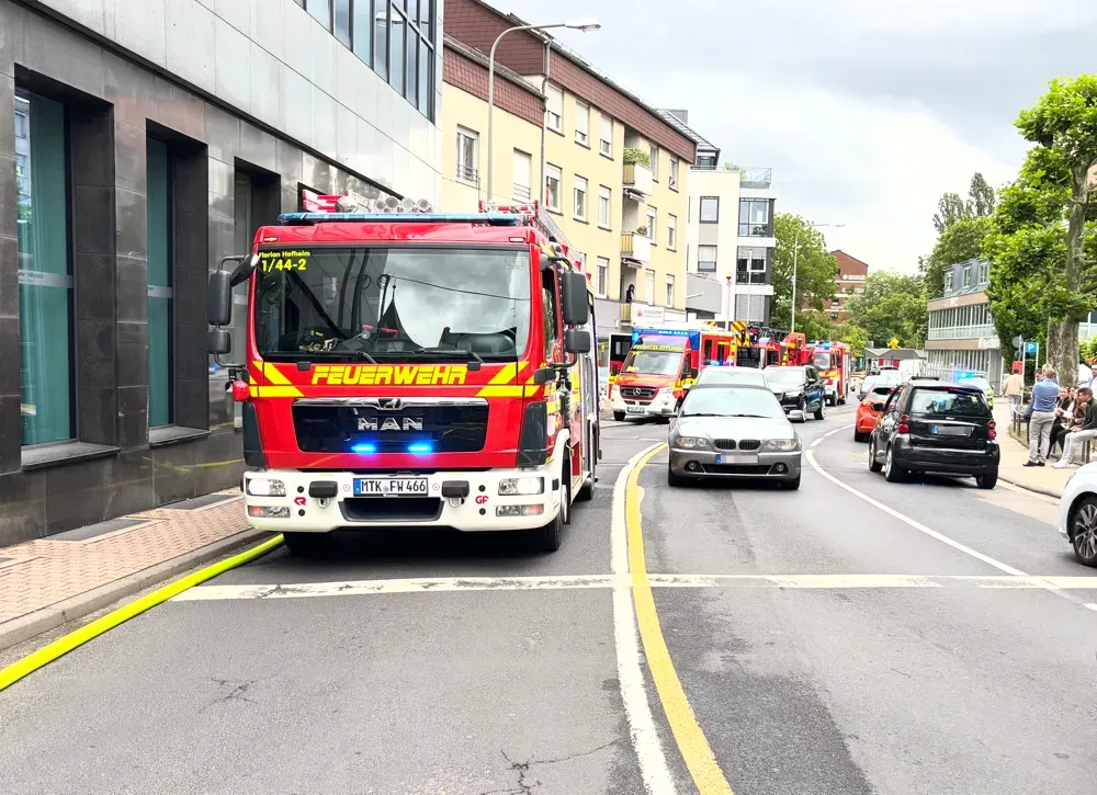 Brand in Volksbank-Filiale: Kunden und Mitarbeiter evakuiert