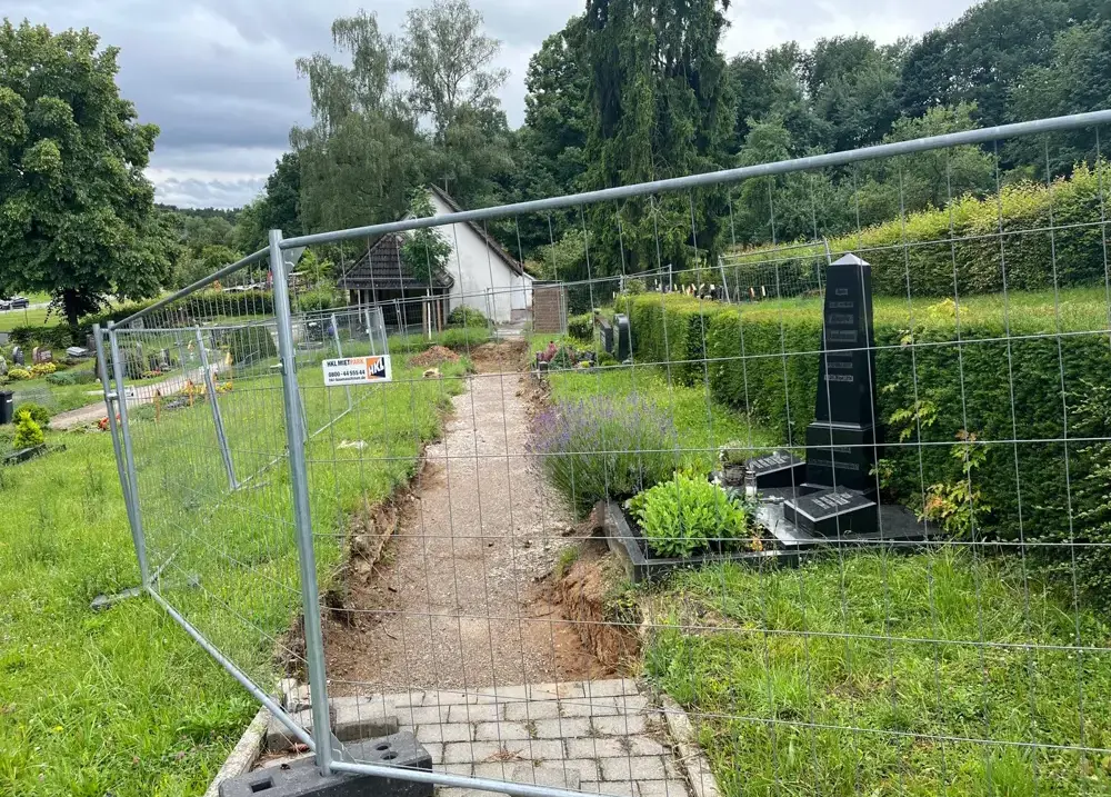 Zwischen Borstenvieh und Bürokratie: Viel Frust auf Hofheims Friedhöfen 4 Friedhof 2 e1782195947493
