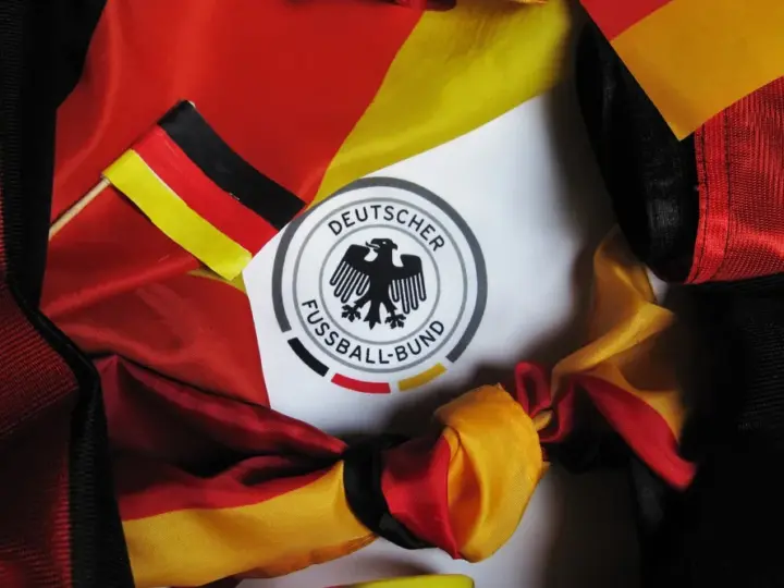 Fußball-WM: Polizei warnt vor Böllern und riskanten Autokorsos