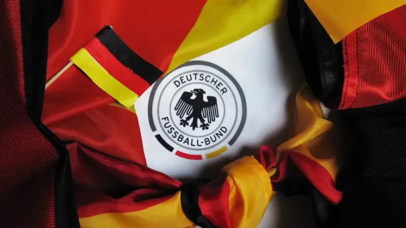 Fußball-WM: Polizei warnt vor Böllern und riskanten Autokorsos