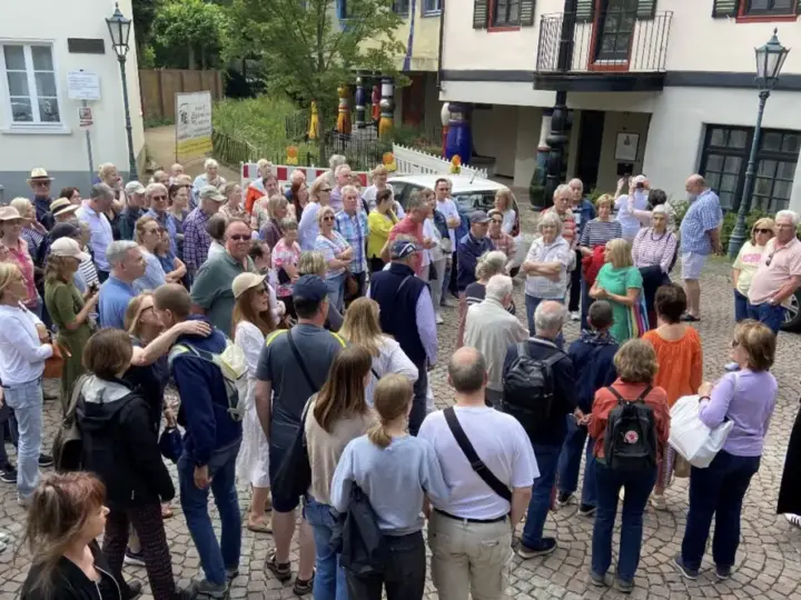 Besichtigung des Hundertwasserhauses fand großes Interesse