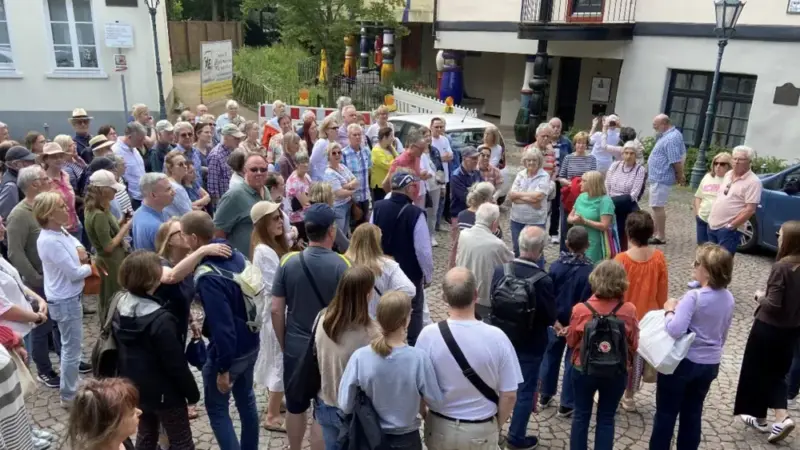 Besichtigung des Hundertwasserhauses fand großes Interesse