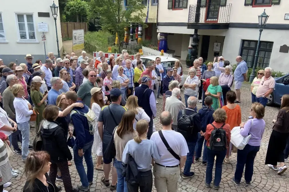 Besichtigung des Hundertwasserhauses fand großes Interesse