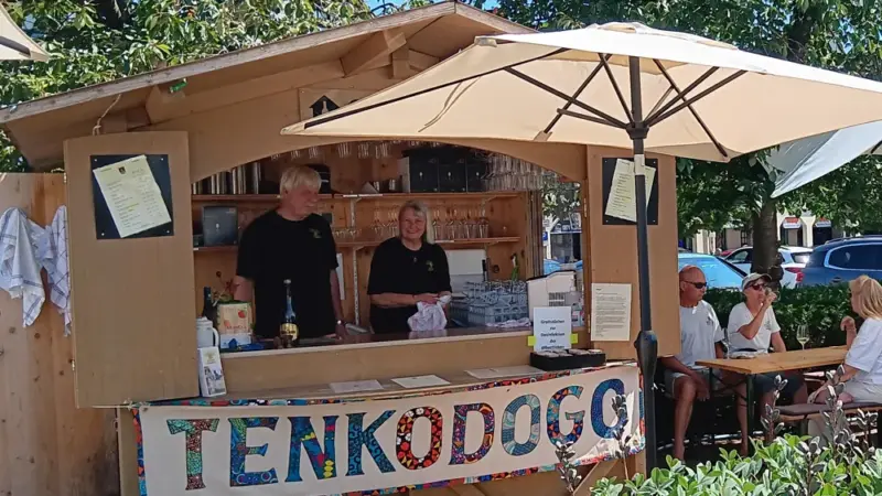 Ein Glas Wein für Tenkodogo: Freundeskreis lädt ins Weinchalet ein