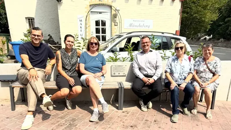 Lorsbachs Neue Mitte: Gedenktafel erinnert an historische Wurzeln