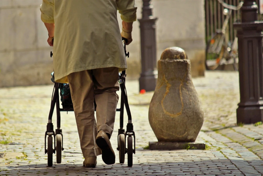 Schwerer Verkehrsunfall in der Innenstadt: Seniorin von Pkw erfasst