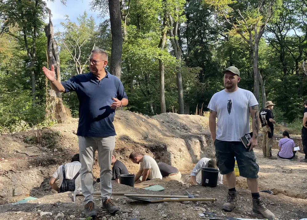 6.000 Jahre altes Großgrab: Neue Hinweise auf dem Kapellenberg freigelegt