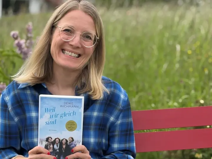 „Weil wir gleich sind“: Lesung mit Deike Wichmann in der Stadtbücherei