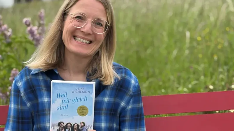„Weil wir gleich sind“: Lesung mit Deike Wichmann in der Stadtbücherei