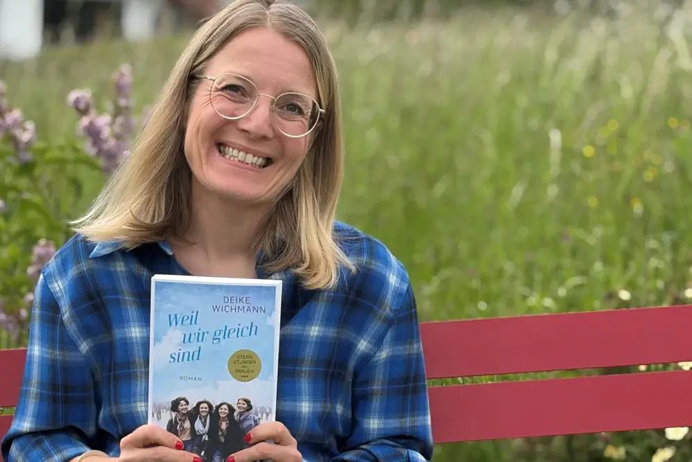 „Weil wir gleich sind“: Lesung mit Deike Wichmann in der Stadtbücherei