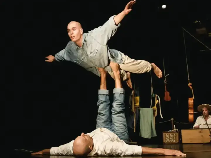 „caMARá“ – Poetische Theaterperformance auf dem Ludwig-Meidner-Platz