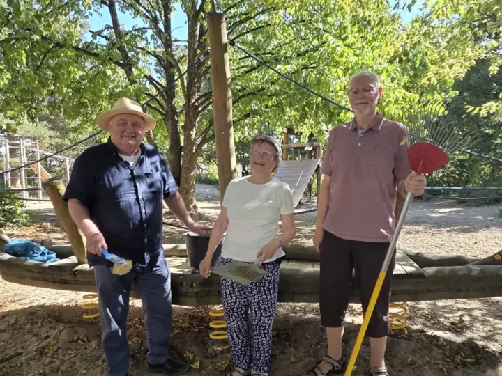 Spielplatz Ostendstraße: SPD reinigt Spielplatz – Stadt Hofheim freut sich