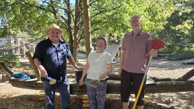 Spielplatz Ostendstraße: SPD reinigt Spielplatz – Stadt Hofheim freut sich