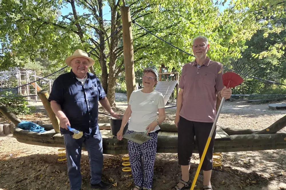 Spielplatz Ostendstraße: SPD reinigt Spielplatz – Stadt Hofheim freut sich