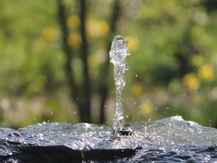 Bürgerschaftliches Engagement lässt Brunnen in Lorsbach und Wallau wieder sprudeln