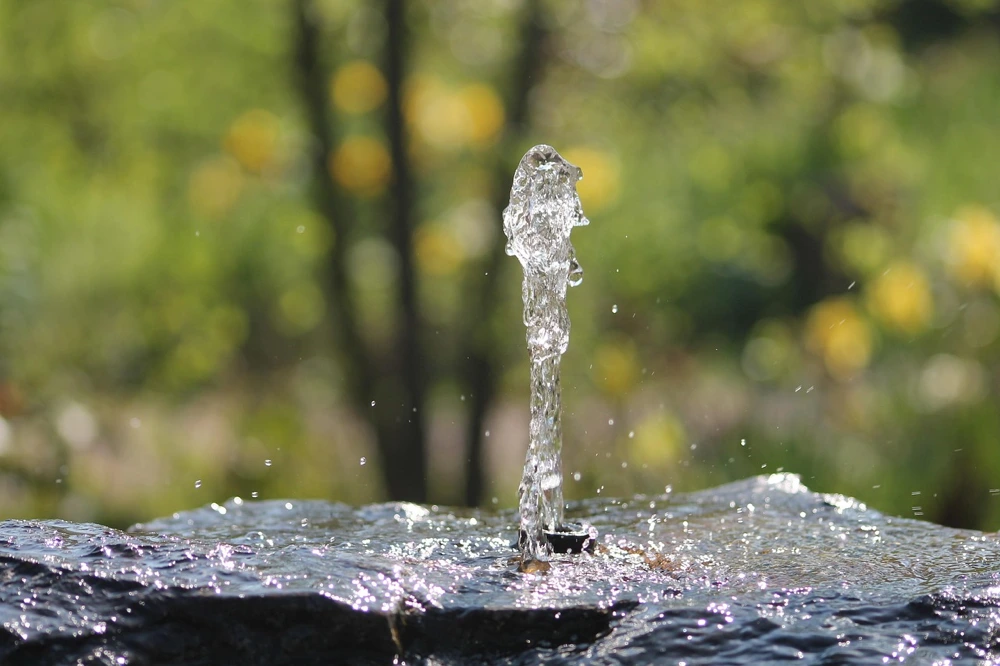 Bürgerschaftliches Engagement lässt Brunnen in Lorsbach und Wallau wieder sprudeln