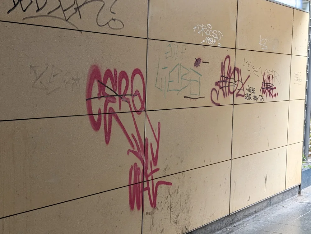 Sparkurs am Bahnhofstunnel: Wenn die Stadt selbst zum Sprayer wird 2 Sprayer 2