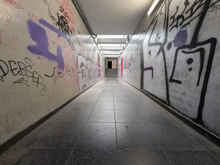 Sparkurs am Bahnhofstunnel: Wenn die Stadt selbst zum Sprayer wird