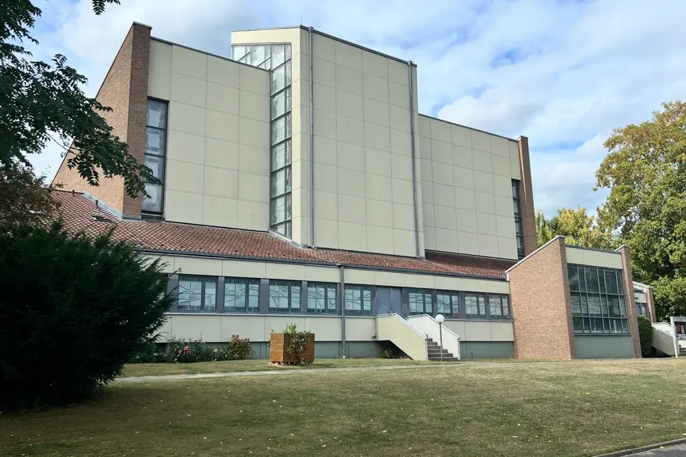 Blick hinter Beton, Stahl und Glas: Führung durch die bedrohte St. Bonifatius-Kirche