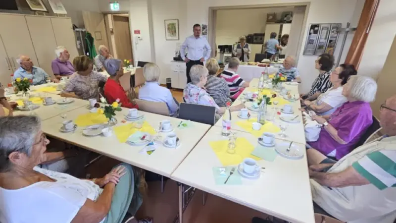 Wiedereröffnung des Dienstagscafés: Prominenter Besuch bei der SNH