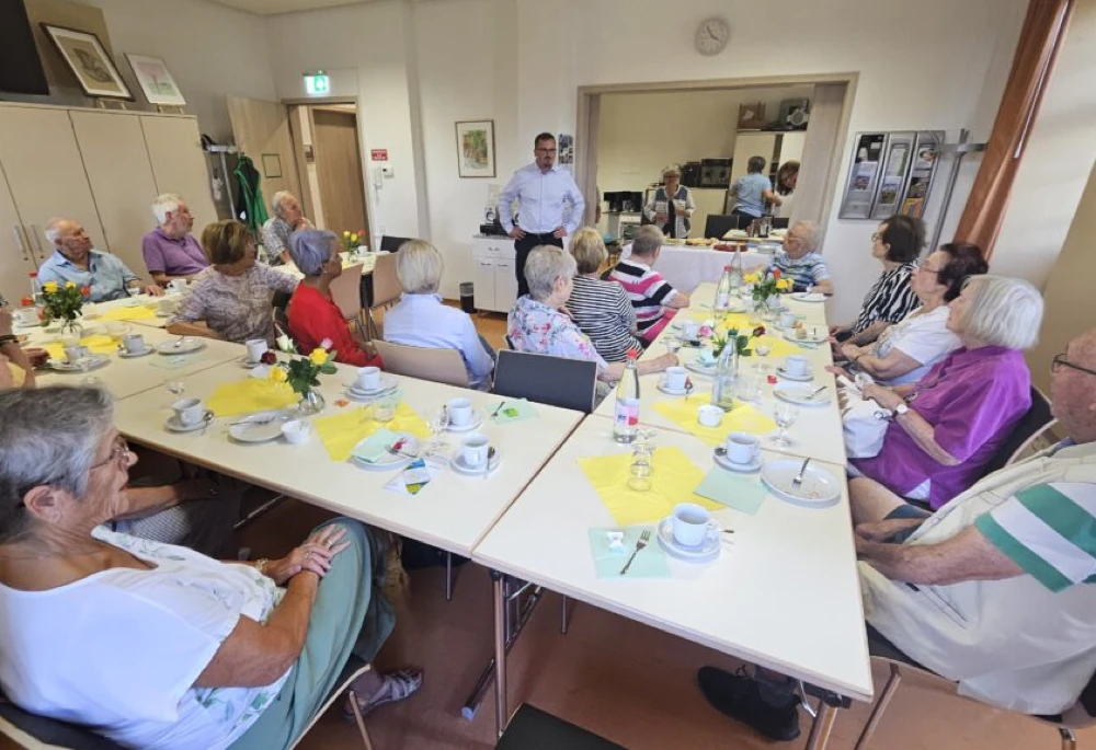 Wiedereröffnung des Dienstagscafés: Prominenter Besuch bei der SNH