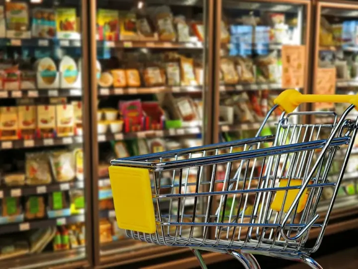 20 Jahre „Kauf eins mehr“: Tafel Hattersheim-Hofheim sammelt bei Edeka