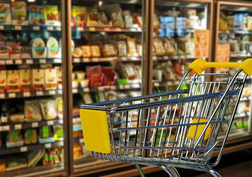 20 Jahre „Kauf eins mehr“: Tafel Hattersheim-Hofheim sammelt bei Edeka