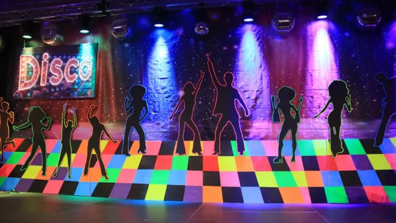 Licht aus – Spot an: Große Discoparty mit den Waller Wespen