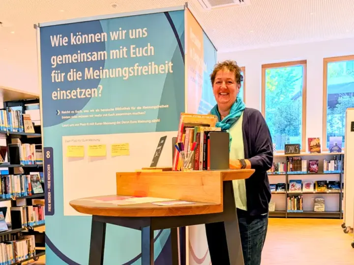 Stadtbücherei zeigt die Ausstellung „Freie Medien – Freie Menschen“
