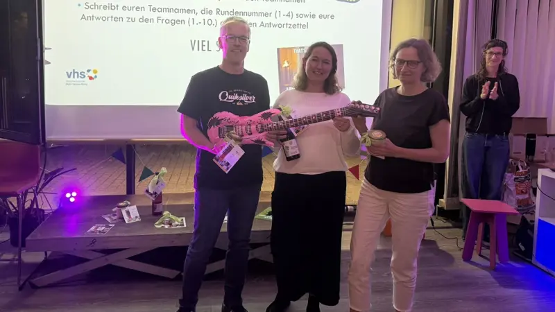 Rätselspaß, Nostalgie und tolle Gewinne: Das Pop-Quiz in der VHS Main-Taunus
