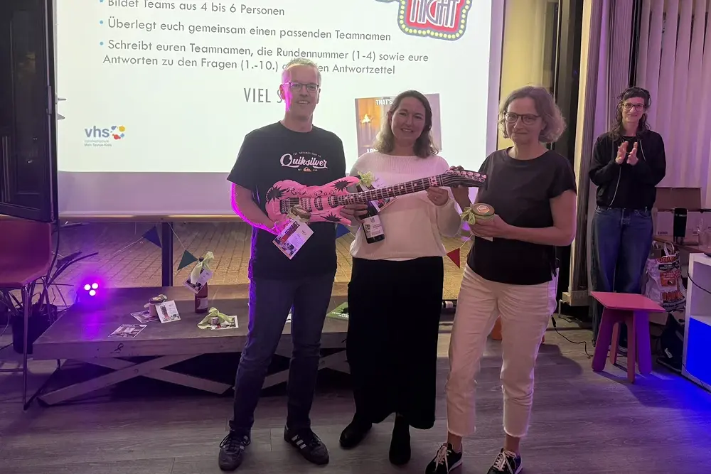 Rätselspaß, Nostalgie und tolle Gewinne: Das Pop-Quiz in der VHS Main-Taunus