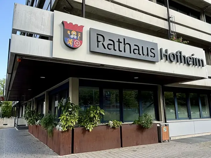 Kassensturz im Rathaus: Der 5.404-Euro-Schock für Hofheim
