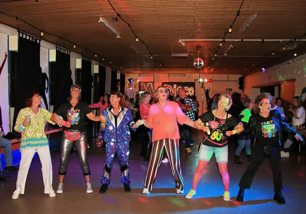 Retro-Fieber in Wallau: Erfolgreiche Party-Premiere bei der Waller Wespe