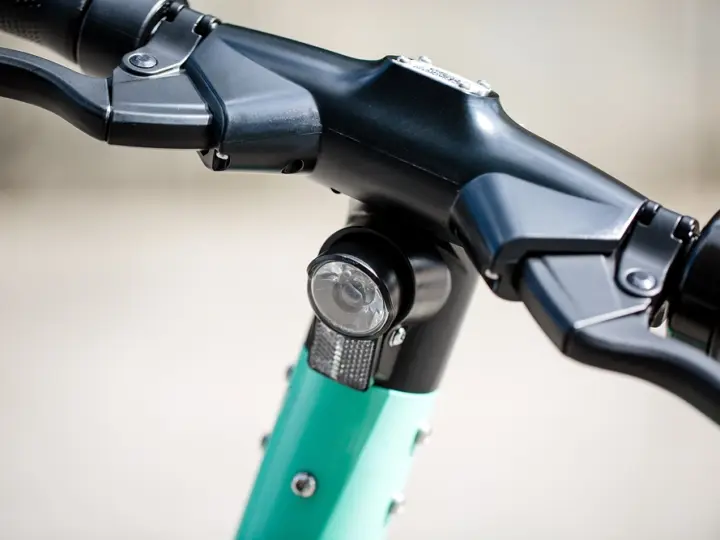 Gefährlicher Leichtsinn: Zwei Jungen bei E-Scooter-Sturz in Marxheim verletzt