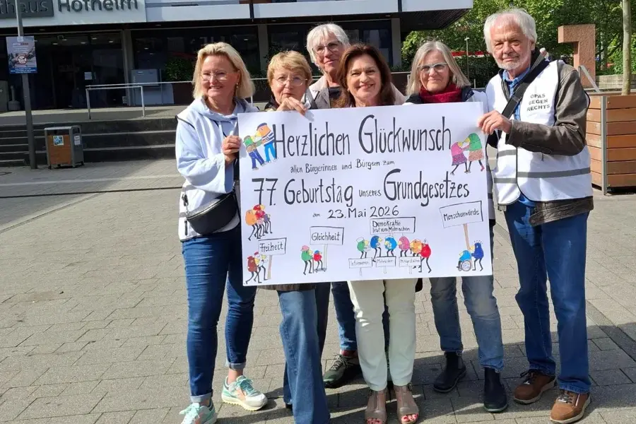 77 Jahre Grundgesetz: Hofheimer Bündnis mahnt zum Schutz demokratischer Werte