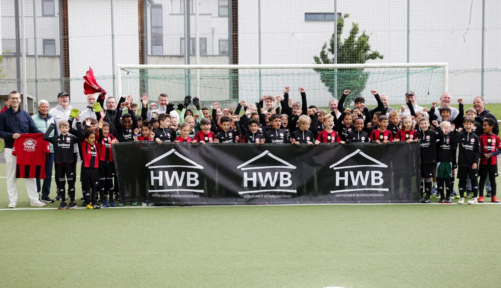 Eintracht Frankfurt Fußballschule trainiert 50 Kinder beim SV 09 Hofheim 