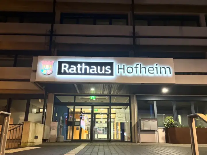 Politik tagt im Geheimen: Kommt jetzt Hofheims Tafelsilber unter den Hammer?