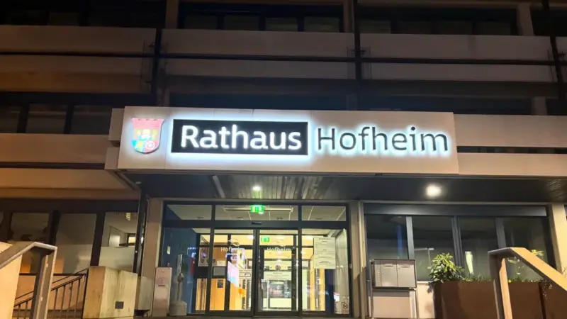 Politik tagt im Geheimen: Kommt jetzt Hofheims Tafelsilber unter den Hammer?