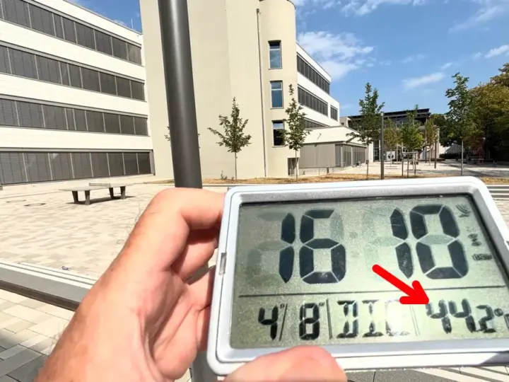 44,2 Grad auf dem Schulhof: Hitzegrillen an der Main-Taunus-Schule