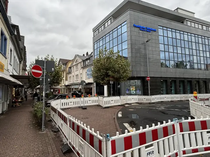 Vollsperrung und Versuchsballon: Untere Hauptstraße ist jetzt eine Fußgängerzone