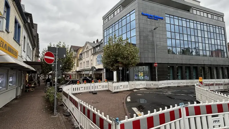 Vollsperrung und Versuchsballon: Untere Hauptstraße ist jetzt eine Fußgängerzone