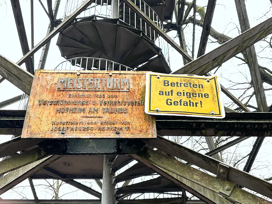 Waldgaststätte Meisterturm: Die erste Abrissgenehmigung liegt jetzt vor 5 13 Turmschild